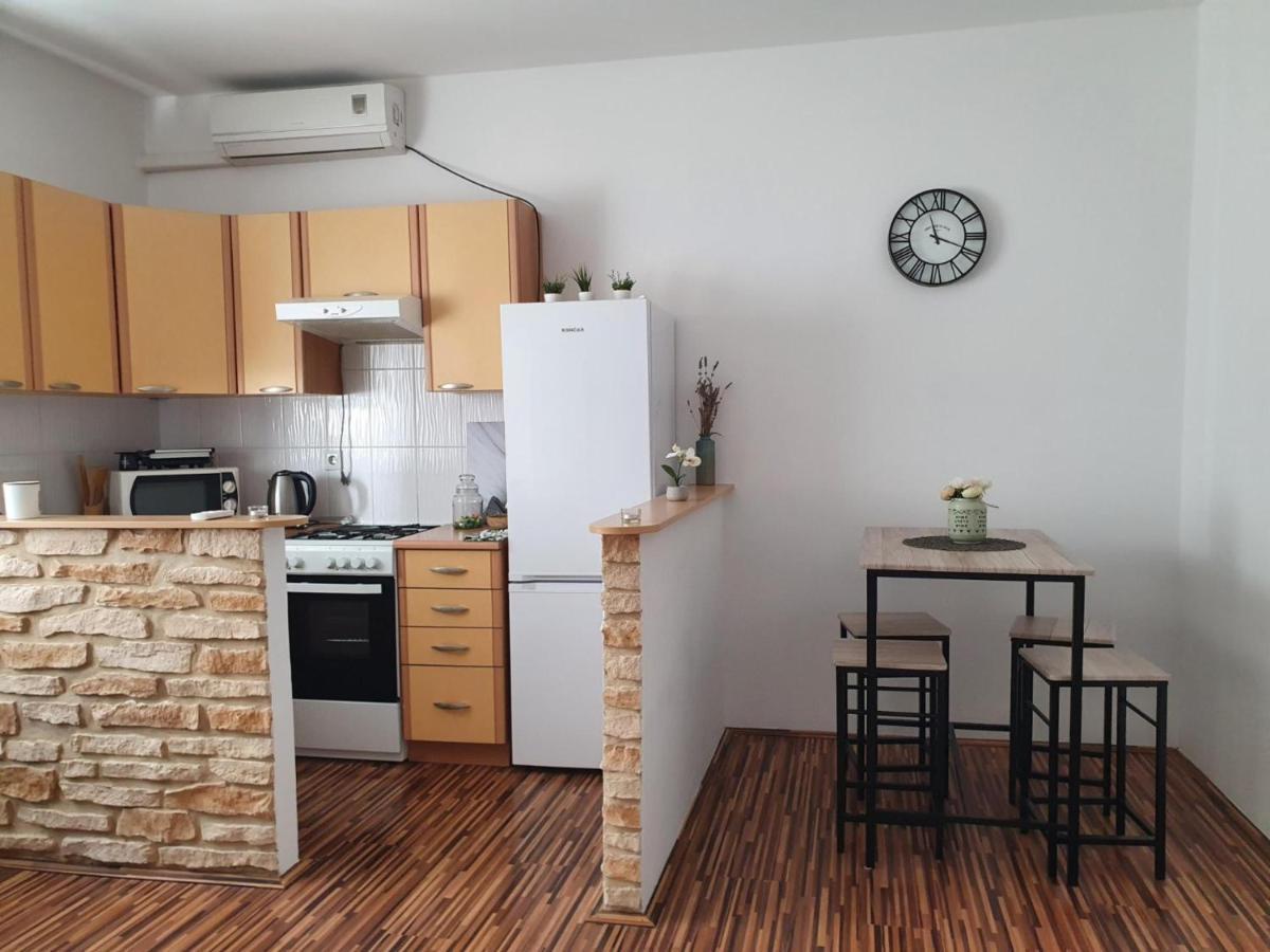 Apartment Laura & Lucija オシエク エクステリア 写真
